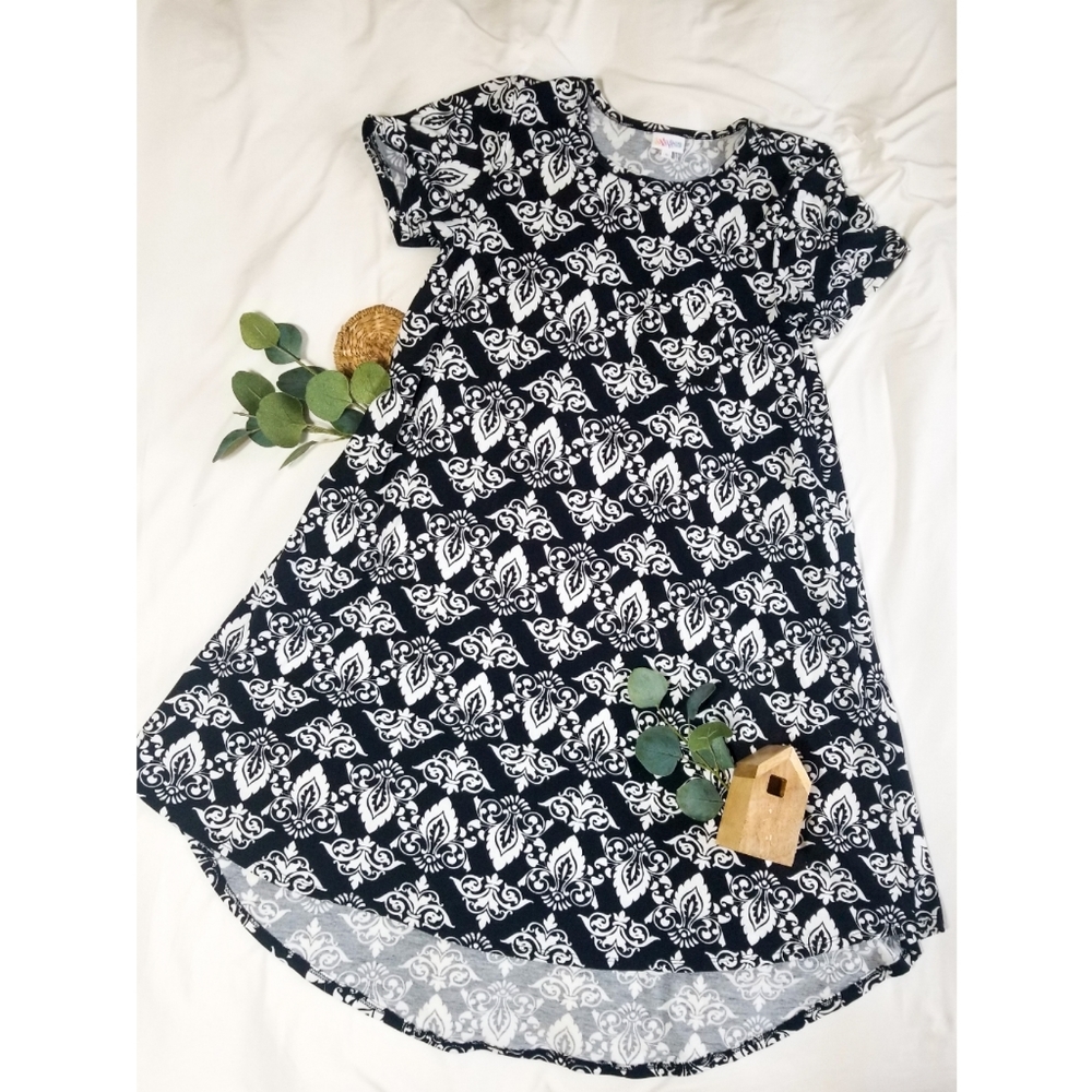 🗯🖤 Black & White Lularoe Carly 🖤🗯